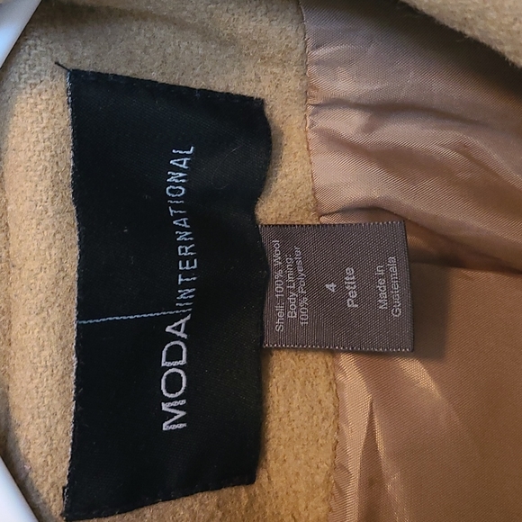 Wool coat size 4 Petite in camel - Picture 3 of 7